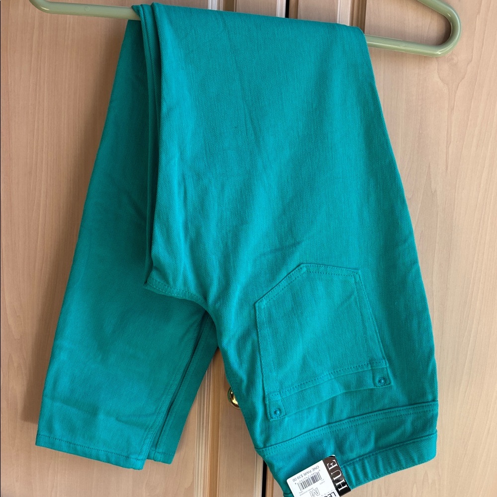 HUE Teal Opal Leggings NWT MEDIUM LIGHT denim feel pull on.
